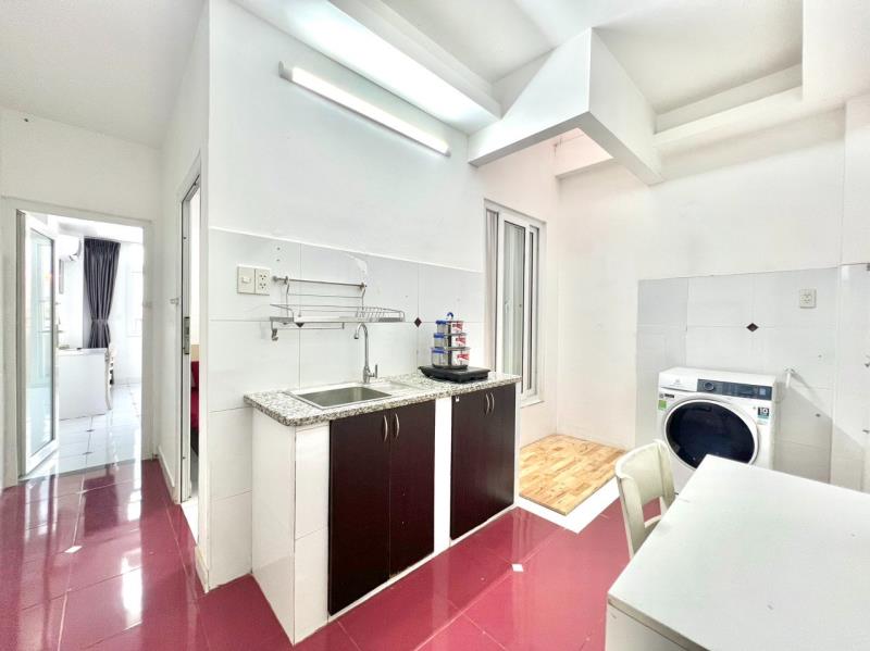 Căn hộ 50m2 2 phòng ngủ thang máy ngay cầu tham lương trường chinh