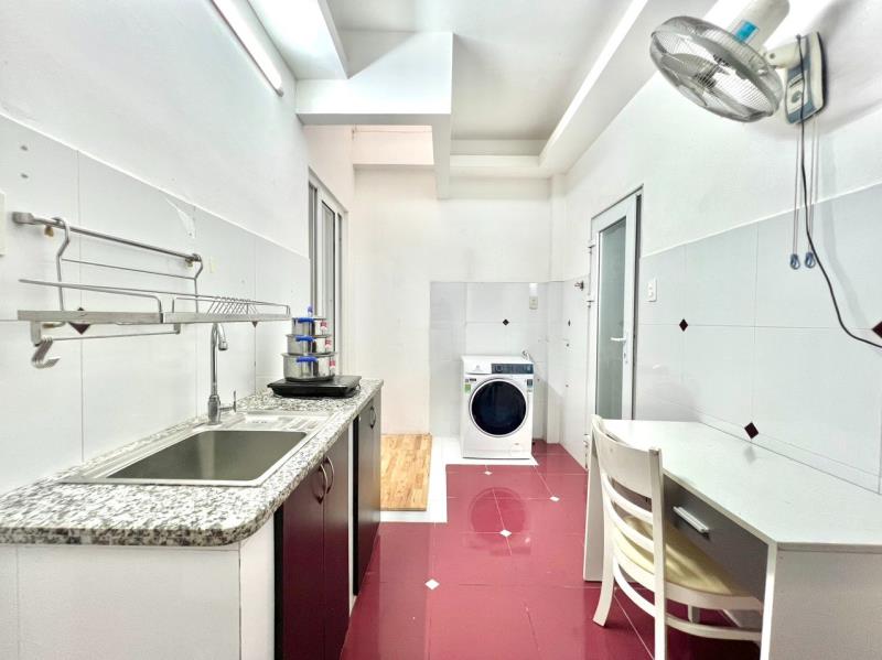 Căn hộ 50m2 2 phòng ngủ thang máy ngay cầu tham lương trường chinh - 4