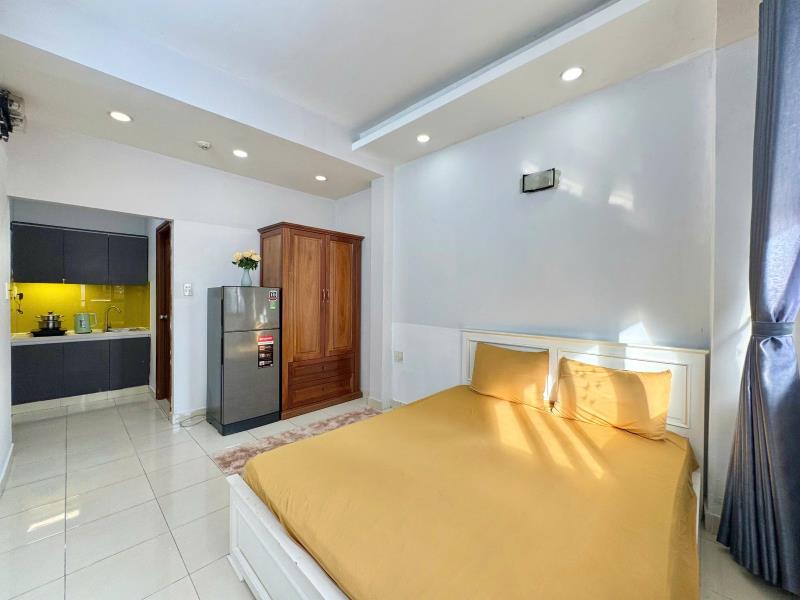 Phòng ban công ngay cầu vượt 3/2 đại học ueh, vạn hạnh mall - 4