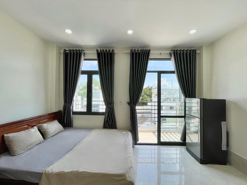 Phòng ban công thoáng mát mgay ngã 4 bảy hiền - 2