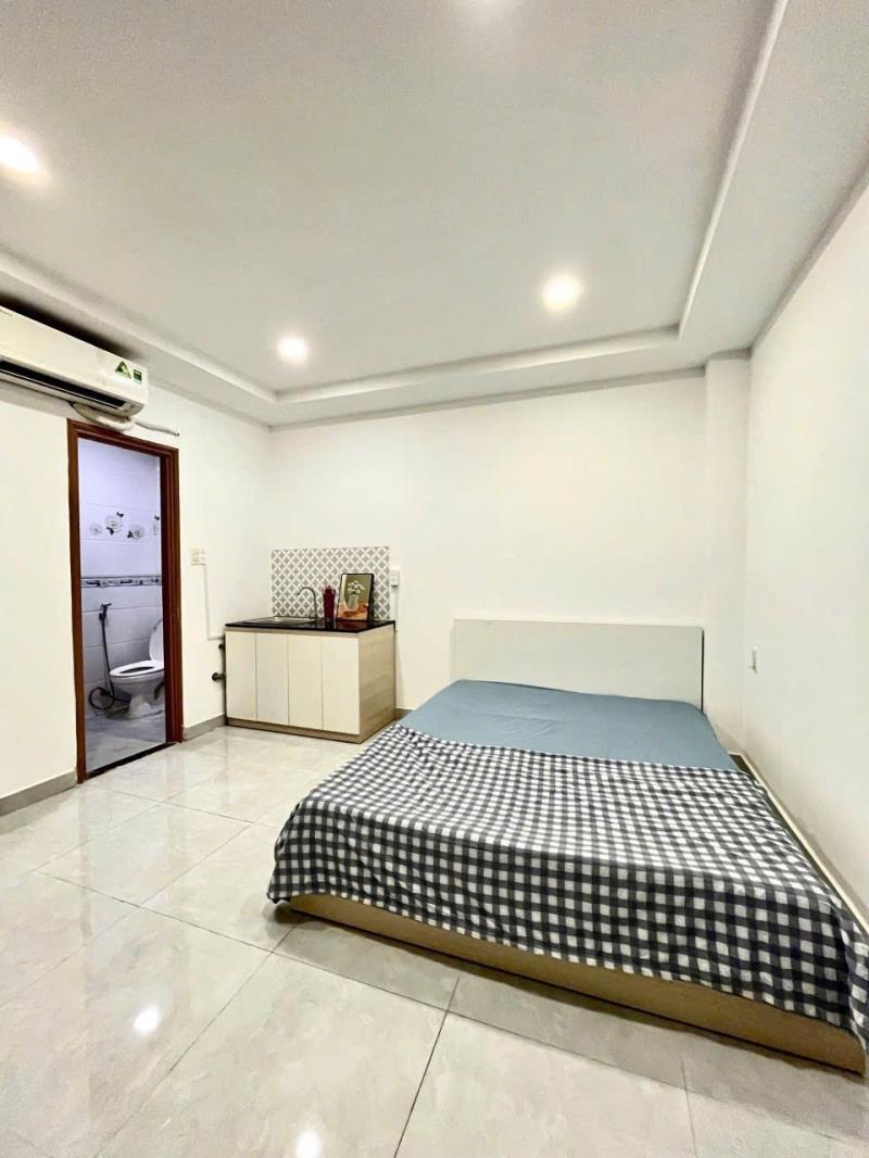 Cho thuê phòng full nội thất - hầm xe thang máy - ngay cổng dh văn lang