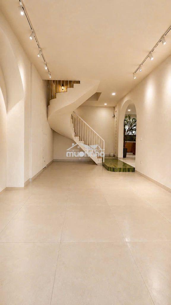Góc 2mt hxh nguyễn ảnh thủ, dt 10x11m, 3 lầu, 6pn, đẹp, full nội thất - 4