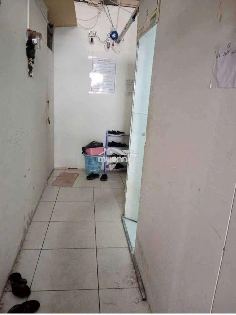 Phòng trọ nhỏ tầng trệt, wc ngoài dùng chung, 1 người 1 xe,gtd - Ảnh 2