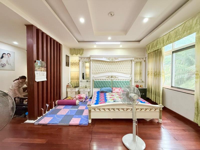 Biệt phủ cây xanh - phổ quang -vphú nhuận - 274m (13x21) - hầm + 4 lầu - 56 tỷ - 4