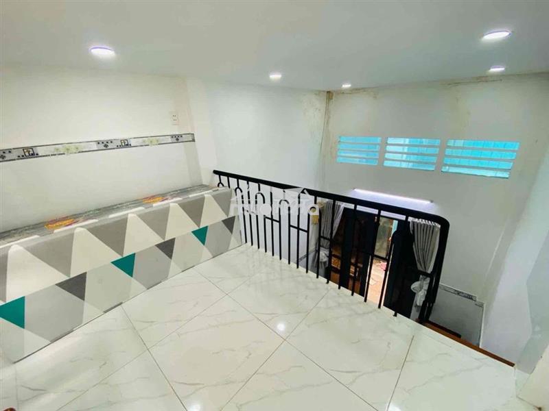 Nhà đẹp nhỏ gọn ở ngay- ra sân bay 5 phút. về bình thạnh 7p
