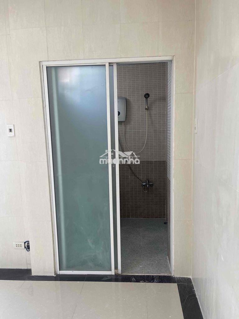 Cho thuê nhà 1trệt 2 lầu  3 pngủ , 3 vệ sinh 1 phòng bếp , 1 phòng kh