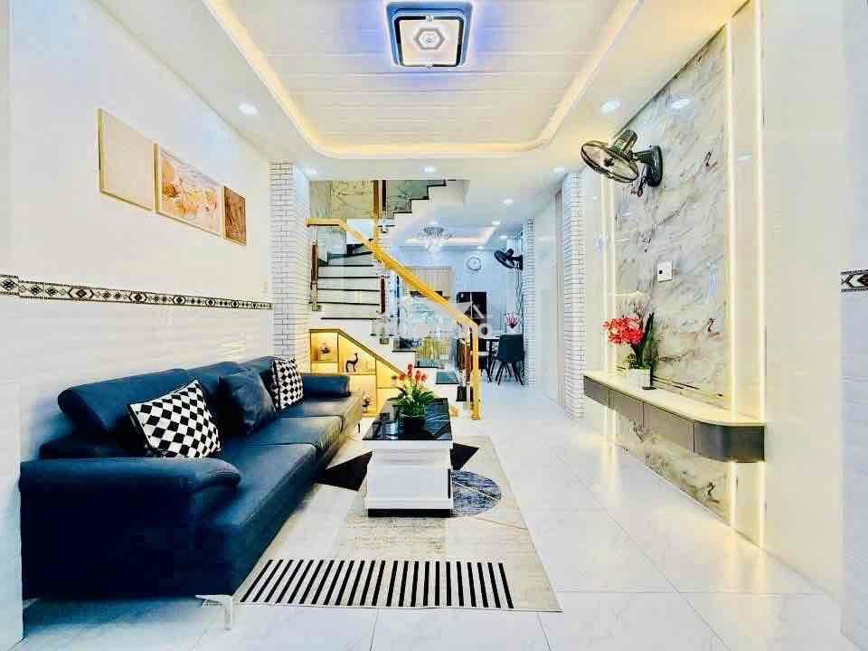 Ngay emart2, hẻm 4m, 3 tầng, full nội thất, 3pn, dtsd 100m2 - 4.86ty - 2