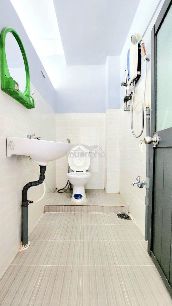 Phòng trống, ban công lớn, máy lạnh, kệ bếp, nguyễn gia trí nối dài ! - 2