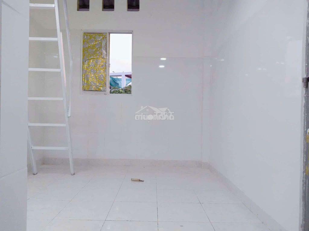 Phòg lầu1,khôg gian riêg tư,ban côg riêg,gác rộg,máylạnh,gầnchợphúlâm - 2