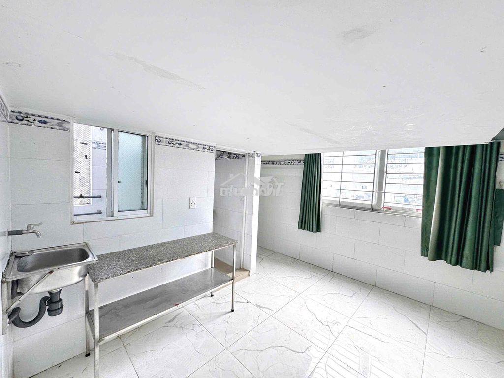 Phòng trọ giá rẻ - gác cao 2m - cửa sổ trời - đi bộ etown cộng hoà - Ảnh 4
