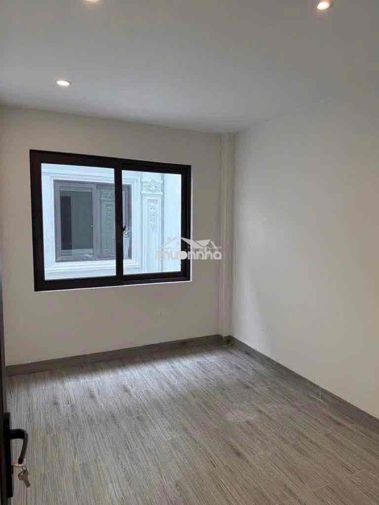 Cho thuê nhà nguyên căn tại cự khối - nhà mới 3pn- nội thất cơ bản - 4