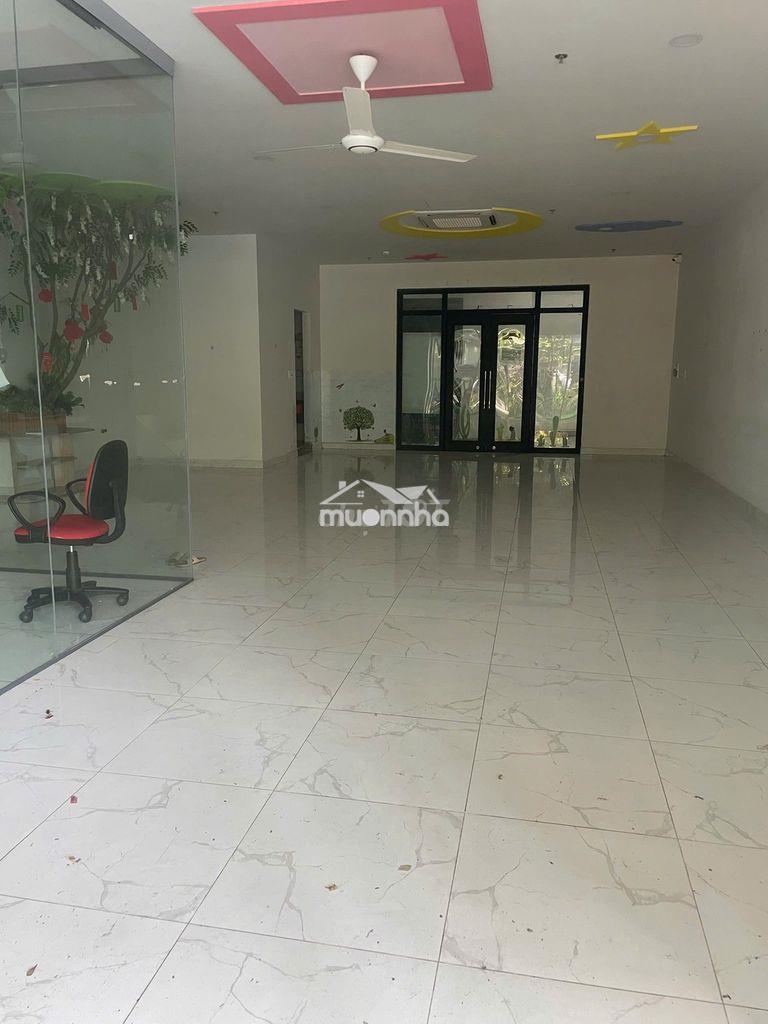Cho thuê shophouse 98m2, giá 18tr, ngay vincomplaza