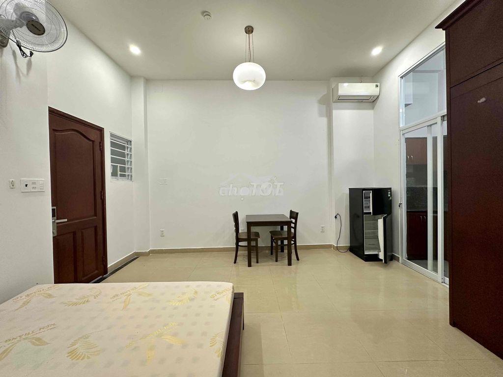 Căn hộ tầng trệt full nội thất / tách bếp , gần vòng xoay dân chủ - 4
