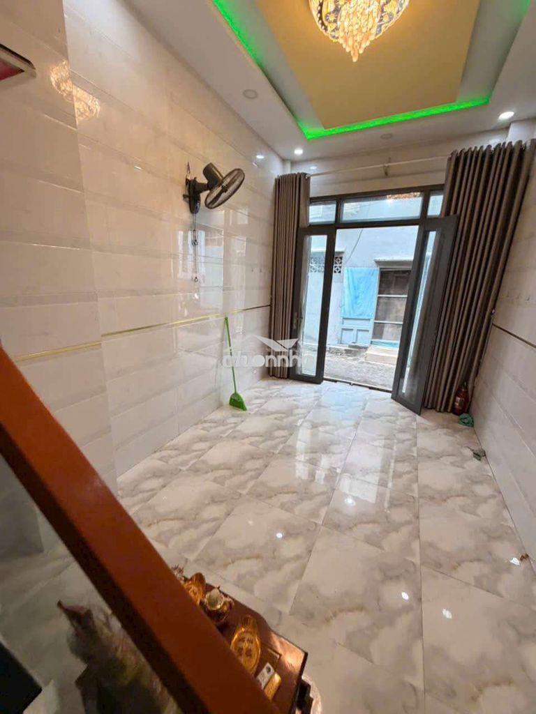 Nhà đẹp căn gốc có 1 máy lạnh vô ở liền nhà trống  - 3