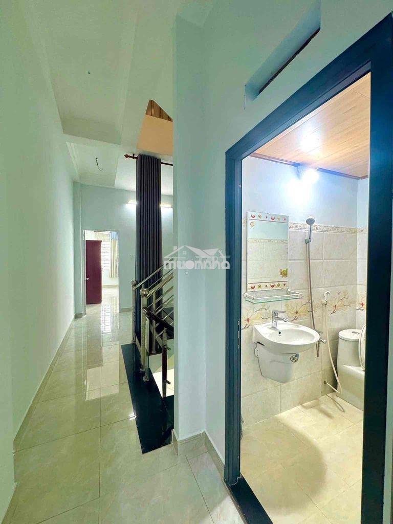 Cho thuê nhà 114m2, 1 lầu 1 trệt 2 pn, full nội thất. 7tr dĩ an - 3