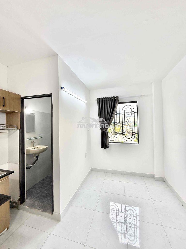 Phòng trọ mới xây cửa sổ trời view đẹp nhà mặt tiền hoàng hoa thám - Ảnh 3