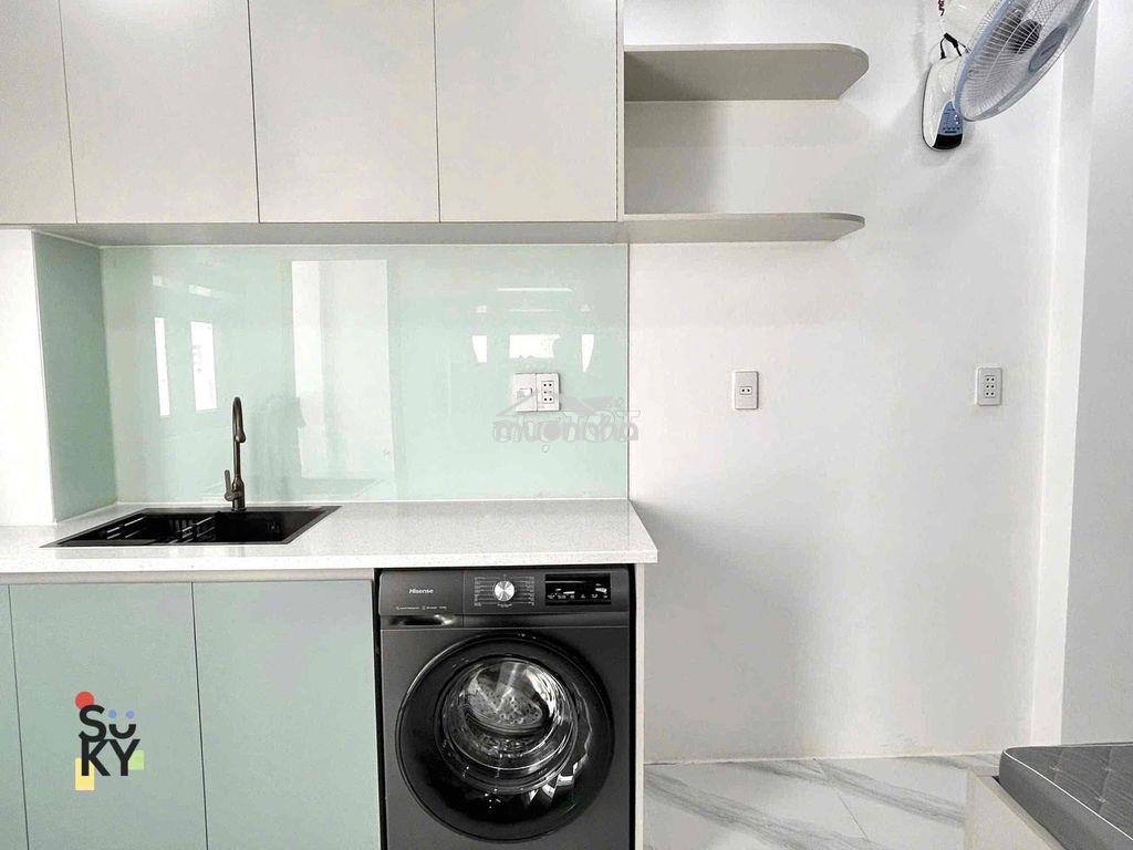 Tone trắng có gu máy giặt riêng thang máy - Ảnh 2