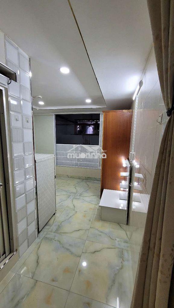 Phòng lầu 1 sạch đẹp 
