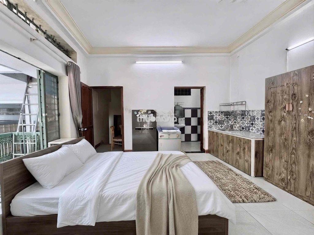 Căn hộ studio full nội thất ban công cực rộng ngay sân bay tsn - 2