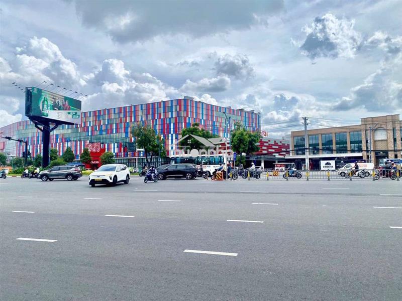 Cho thuê 25m ngang(1000m) mặt tiền đoạn bùng binh cộng hòa siêu đẹp