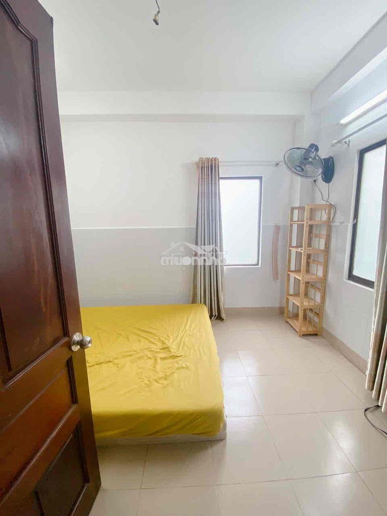 Phòng cửa sổ trời giá rẻ - Ảnh 4
