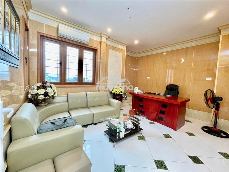 Còn 1 sàn lê trọng tấn 50m2 8tr view hồ chia sẵn 2 phòng