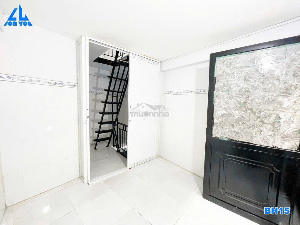 Nhà nguyên căn 3 lầu - 2wc -  có lối đi riêng gần chợ bình thành - 4