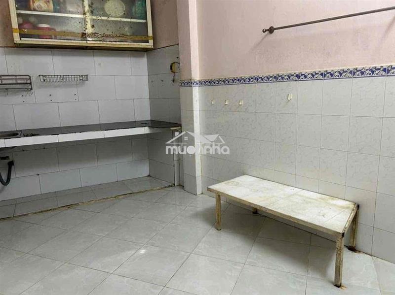 Cho thuê nguyên tầng trêt 50m2, lối đi riêng với lầu 1