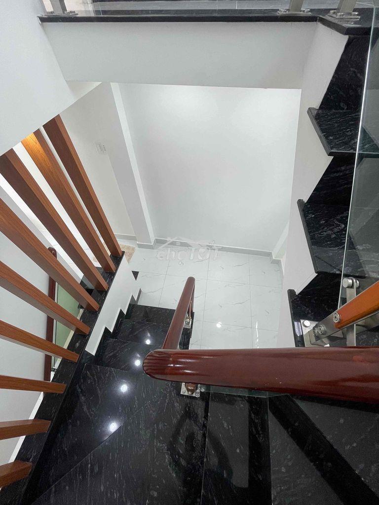 Bùi văn ba - 3 tầng - full nội thất - hẻm xe hơi - 4