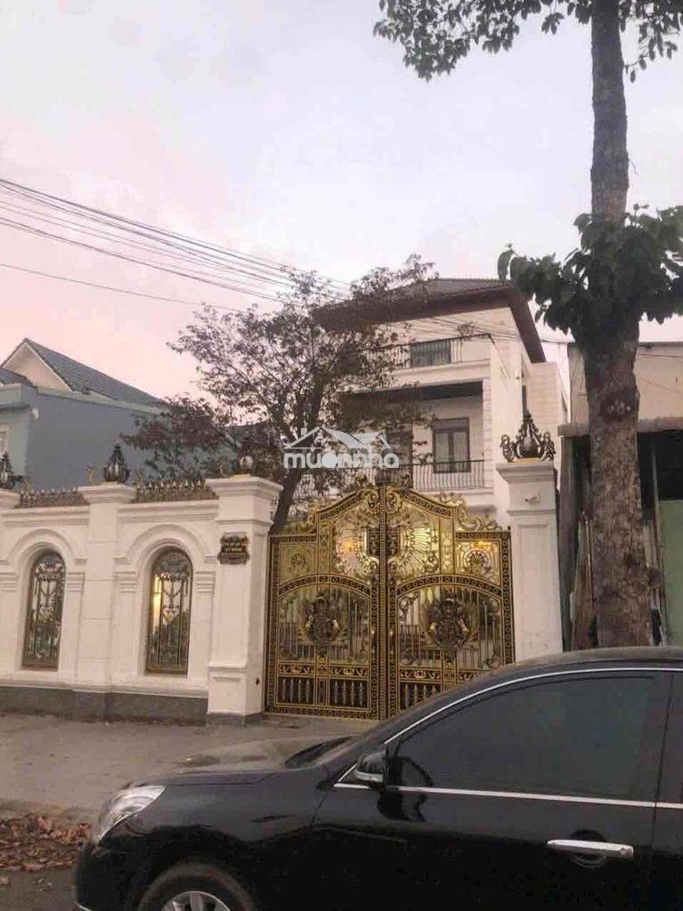Biệt thự thành phố mới , gần eaon. 320m2 1 trệt 1 lầu full nội thất
