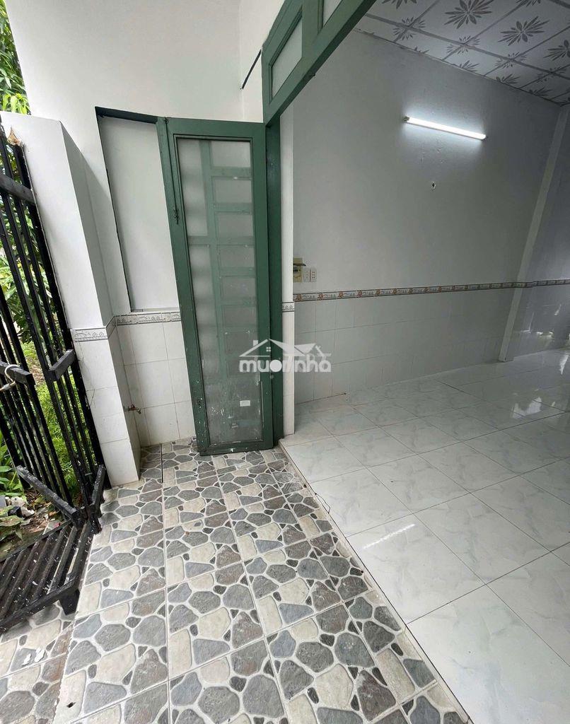 Tôi cần bán nhà gần chợ bà điểm hóc môn 400tr bao sang hết giấy tờ - 3