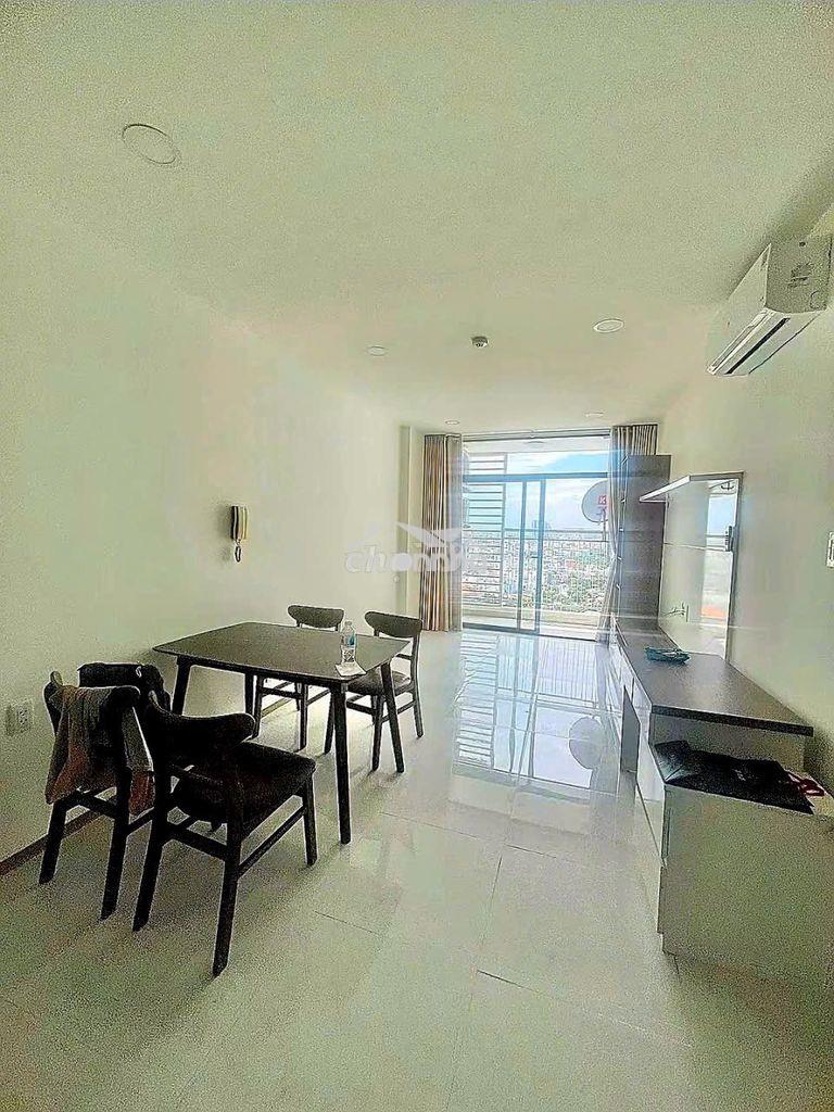 Cho thuê căn hộ 80m2, 2 phòng, lầu cao, view sông thoáng mát