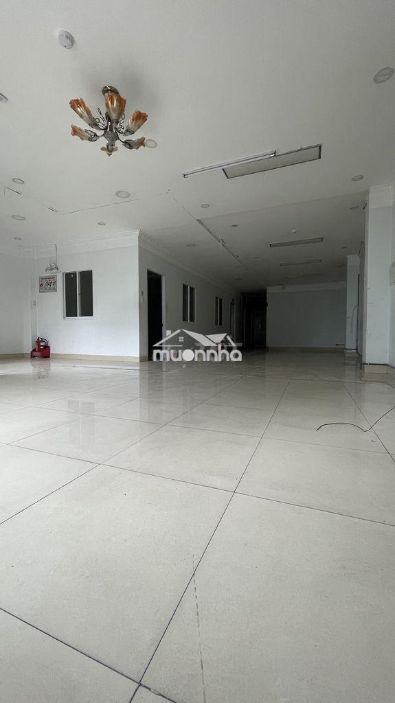 Cho thuê nhà dt. 8 x 25m 1 trệt 2 lầu sân thượng.