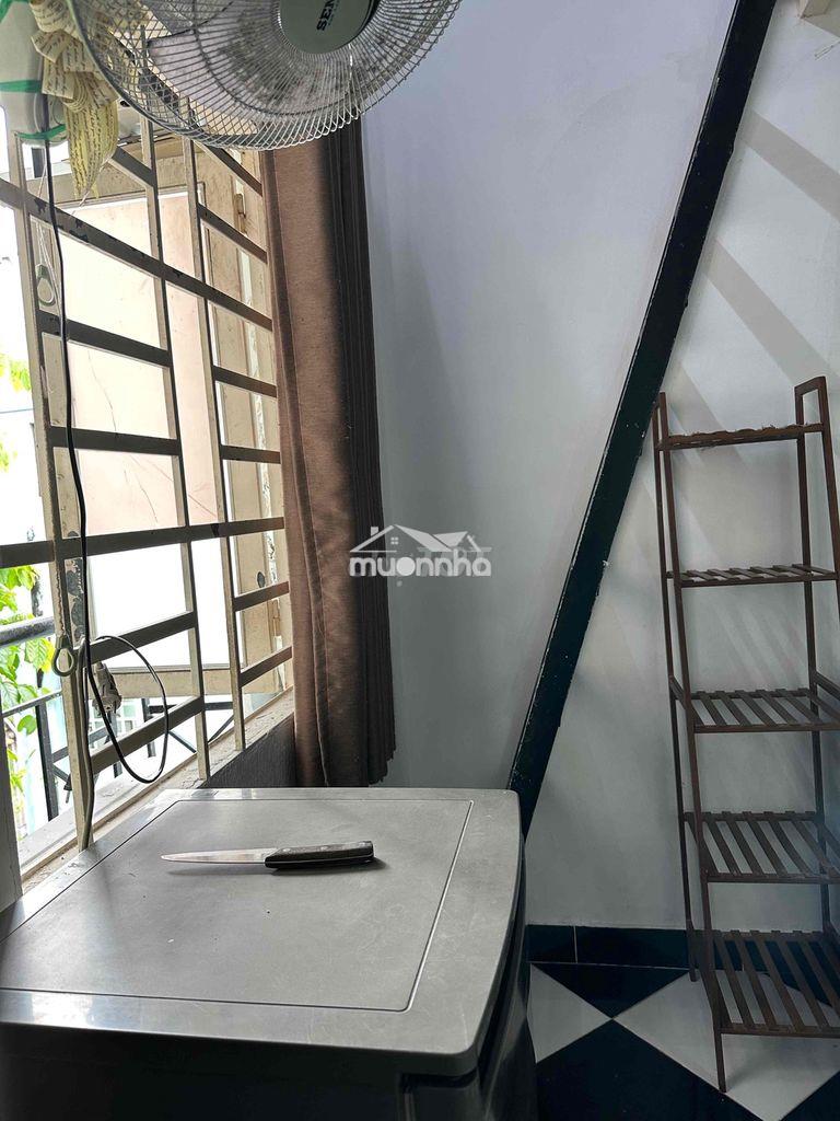 Phòng có gác lửng, có ban công - Ảnh 3
