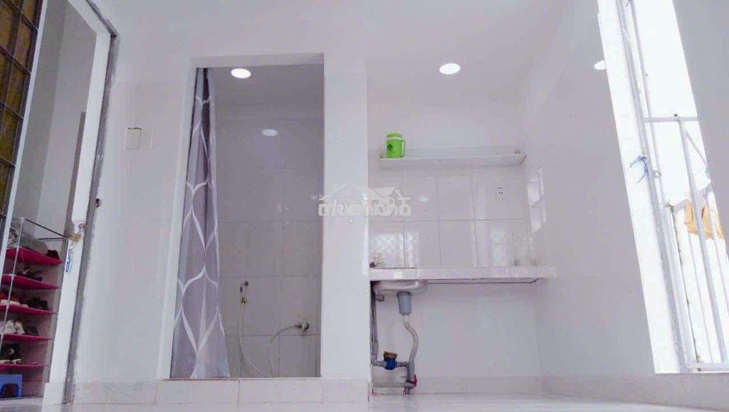 Phòg lầu1,khôg gian riêg tư,ban côg riêg,gác rộg,máylạnh,gầnchợphúlâm - 3