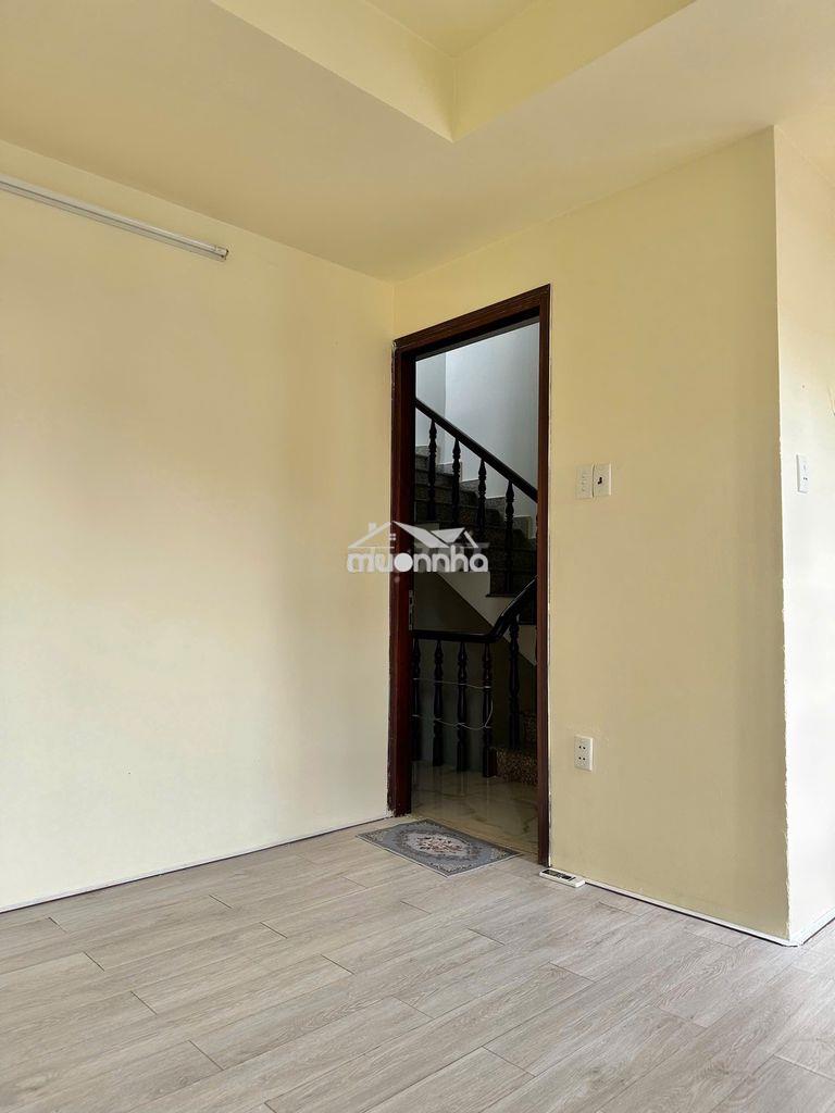 Phòng mới cửa sổ to, cửa ban công to ngập sáng bao điện nước - Ảnh 4
