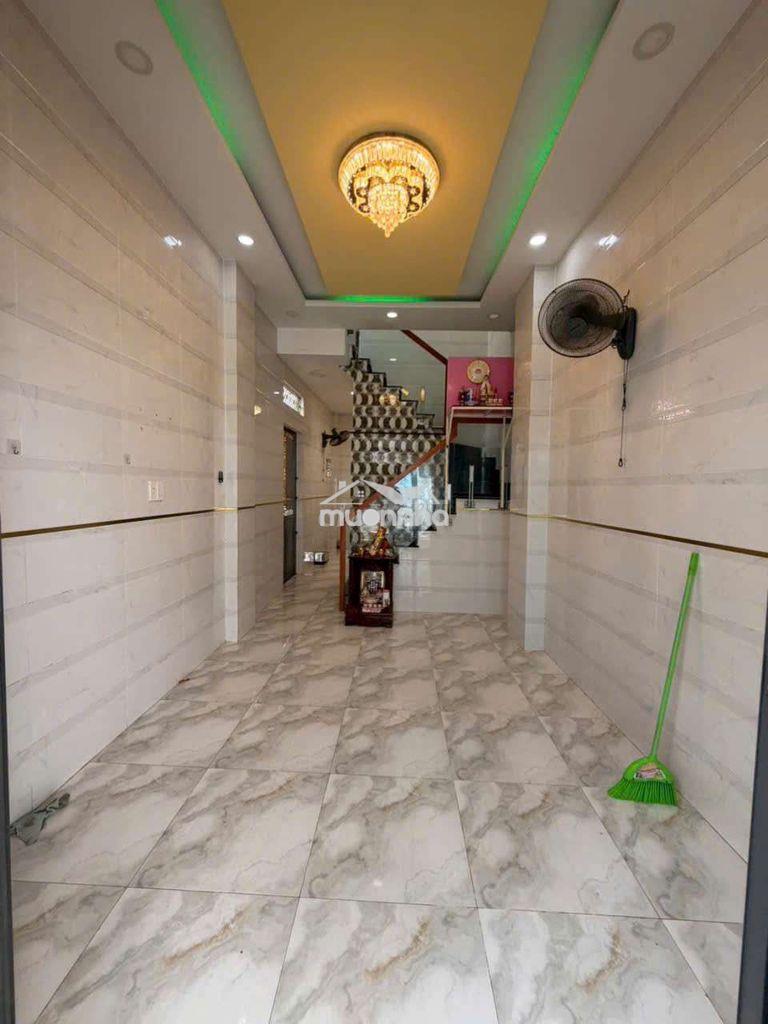Nhà đẹp căn gốc có 1 máy lạnh vô ở liền nhà trống 