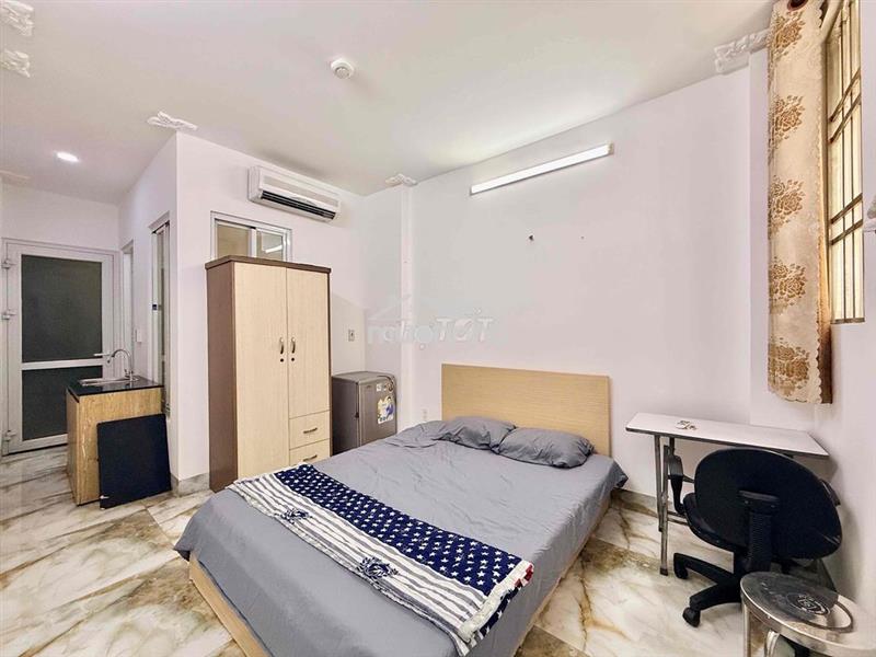 Phòng studio full nội thất - cửa sổ trời - ngay cv hoàng văn thụ