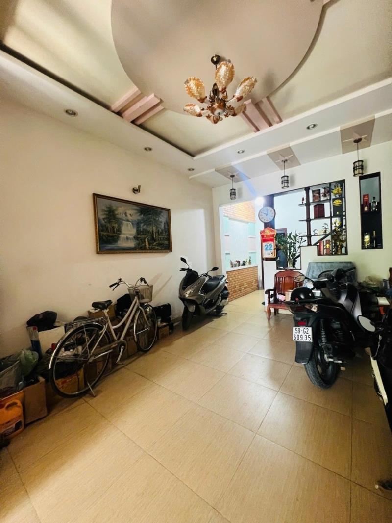 Bán nhà 4 tầng 4,5 x 22 mặt tiền nhánh tô ký, gần chợ tân chánh hiệp, 8 phòng - 4