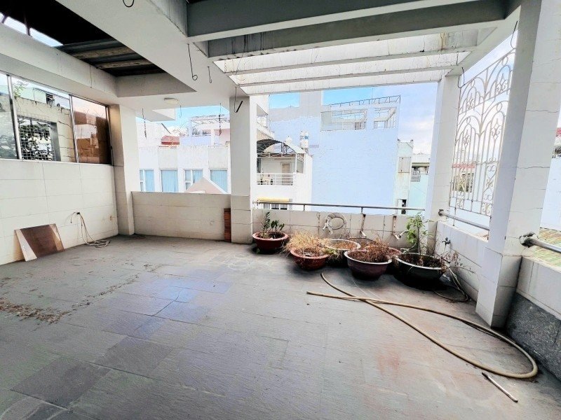 Bán gấp ! biệt thự ngay k300, 140m2( ngang 7m ), hxh thông, 4 tầng,9 phòng,sổ vuông. - 2