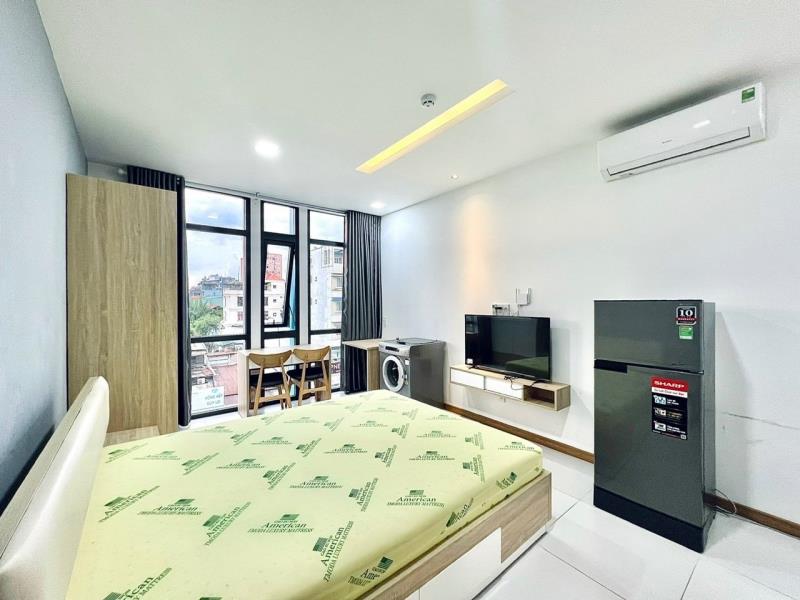 Cho thuê studio 30m2 có máy giặt, sấy riêng - thang máy - hầm xe - bảo vệ 24/24 - ngay ngã tư hàng xanh - hutech - ngoại thương