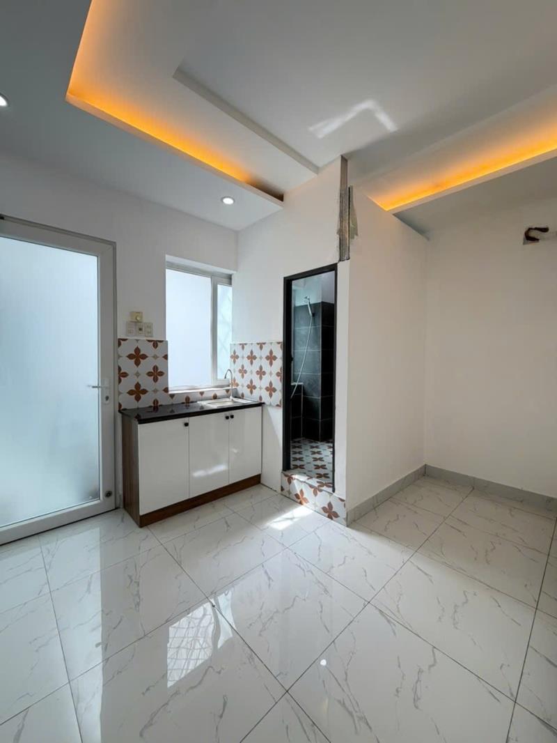 Cho thuê căn hộ 2pn 40m2 có máy giặt riêng ngay ngã tư hàng xanh - trường đại học hutech - ngoại thương - uth - 4