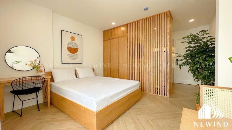 Cho thuê studio full nội thất gỗ, cửa sổ lớn giá tốt - 2