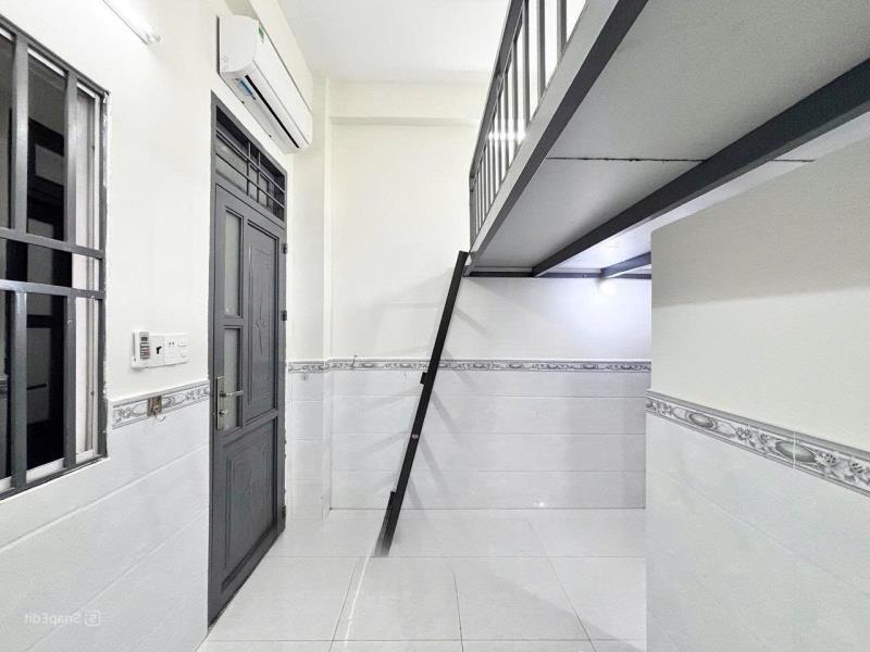 Phòng trọ có gác, thang máy có máy lạnh gần đh công thương   - Ảnh 3