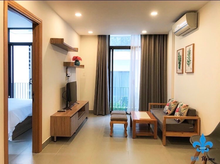 Thuê ngay căn hộ 1pn ngủ, ban công 50m2 luxyry ngay bờ kè trường sa, sát q1 an ninh cao thuận tiện di chuyển