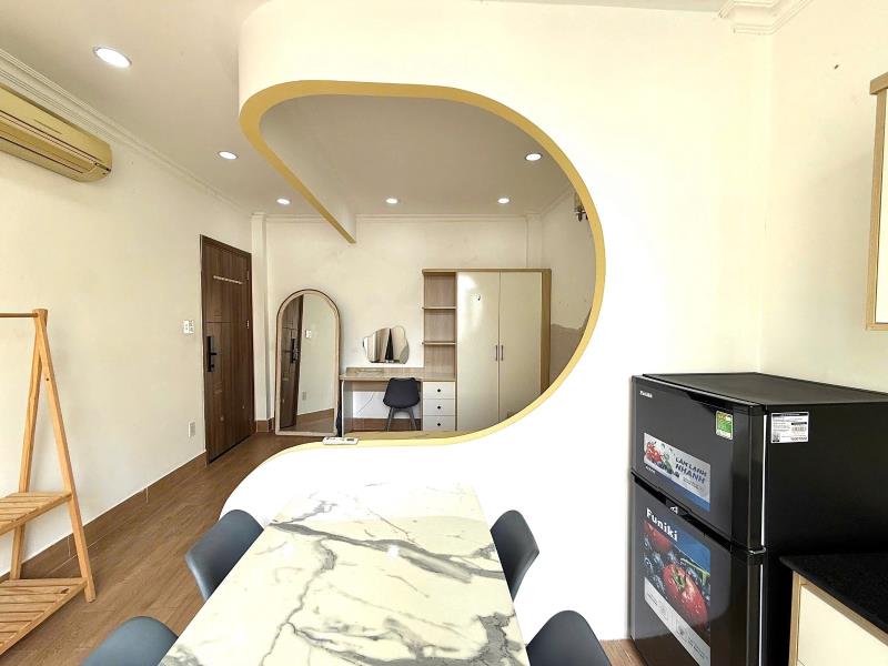 Cho thuê căn hộ bếp riêng full nội thất ban công thoáng đường thích quảng đức gần ufm , huflit,hsu,uef,hutech - Ảnh 3