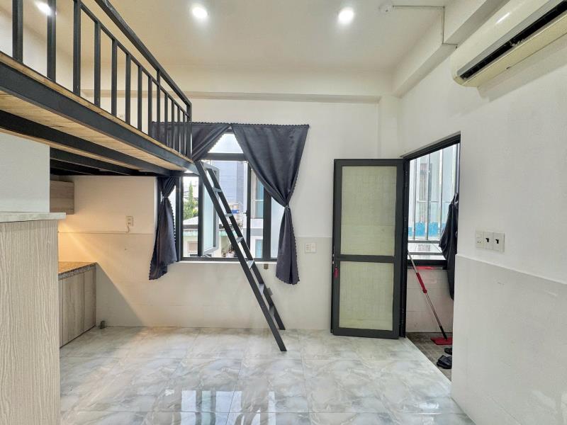 Phòng rộng cửa sổ trời ngay dương quảng hàm - Ảnh 2