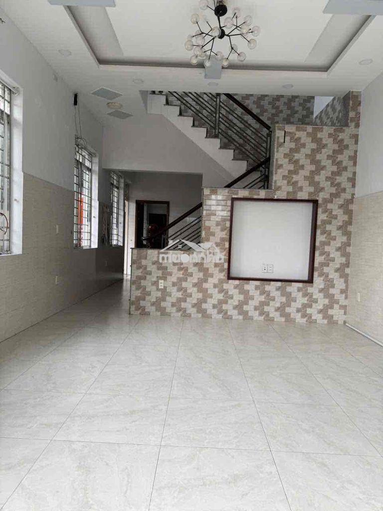 Nhà sân vườn 6x25 ngay ngã tư tđ hiệp phú quận 9