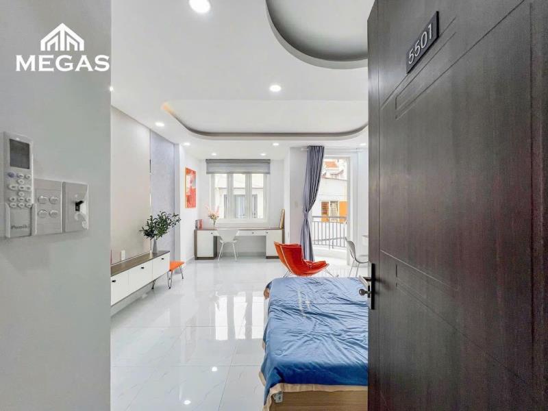Thuê ngay căn hộ ban công thoáng mát 40m2 siu rộng ngay sát q1 an ninh cao