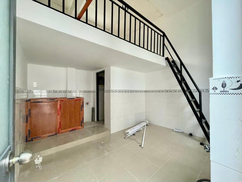 Gác - ban công- mới tinh- ở được 4 người, - Ảnh 2